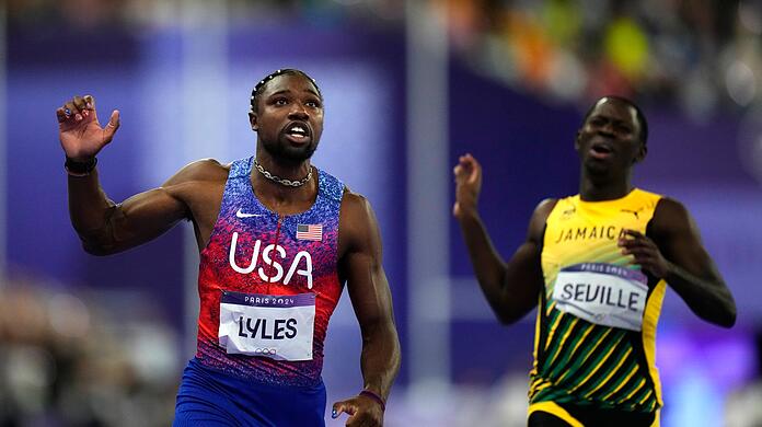Noah Lyles (l) gewann das 100-Meter-Finale ganz knapp.