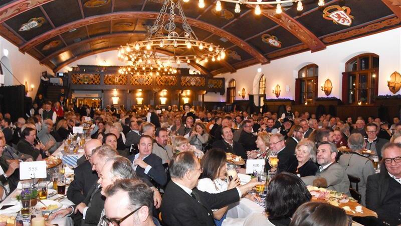 Im Augustiner-Keller fließt der Maximator. Die Maß kostet dieses Jahr 10,20 Euro. Im Augustiner-Keller fließt der Maximator. Die Maß kostet dieses Jahr 10,20 Euro.