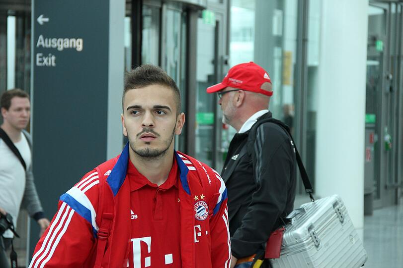 Bilder vom Flughafen München: Der FC Bayern vor dem Abflug in die USA.
