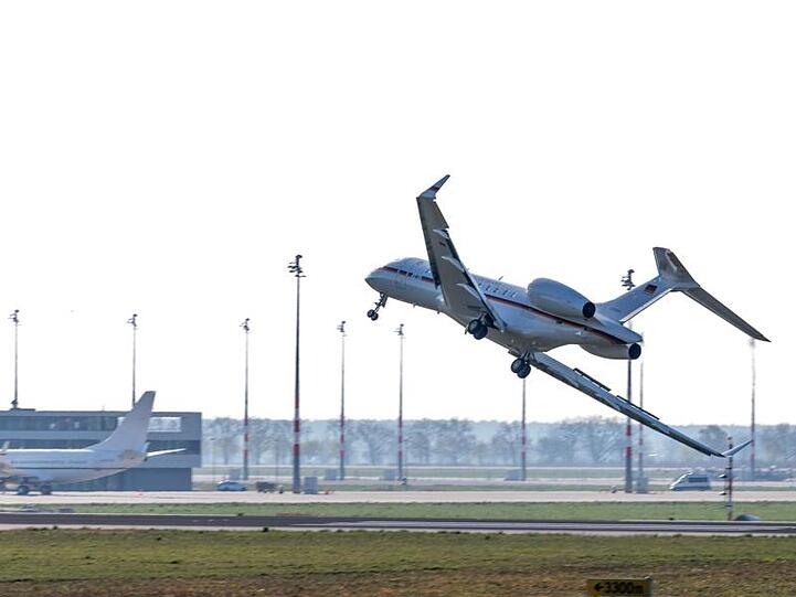 Knapp an der Katastrophe vorbei: Die Global 5000 der Flugbereitschaft der Bundesregierung bekam keine reguläre Landung mehr hin.