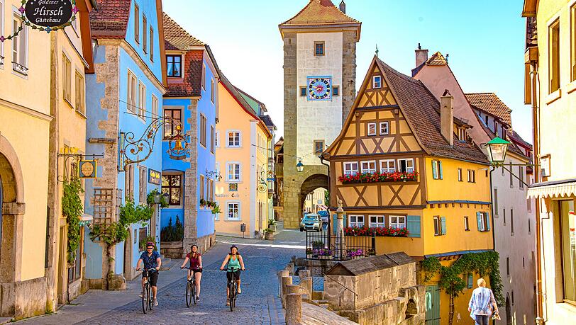Rothenburg ob der Tauber mit dem Fahrrad erkunden. Rothenburg ob der Tauber mit dem Fahrrad erkunden.