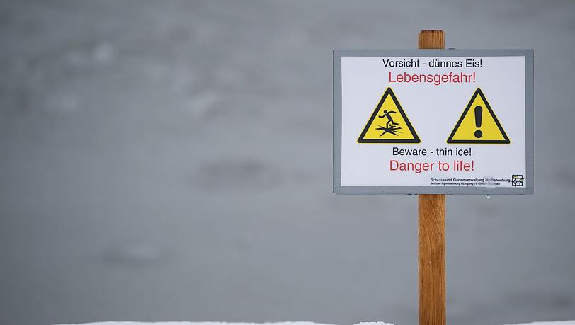 Das Eis auf dem Bach war nicht dick genug, um den Jungen zu tragen. (Symbolbild)