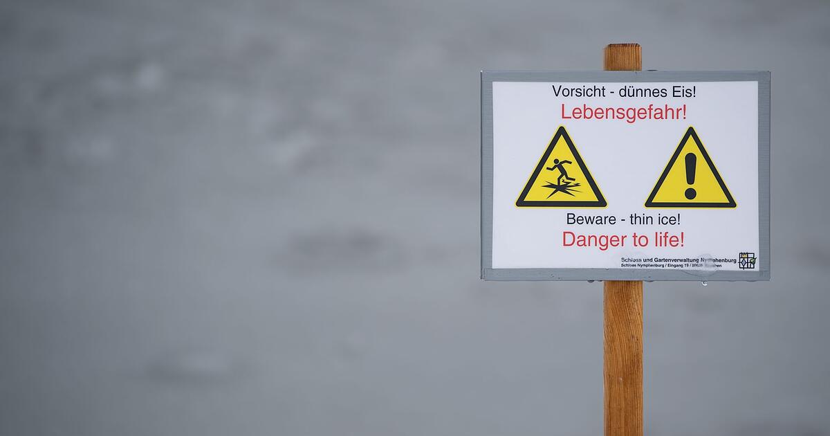 Kind-bricht-durch-Eis-und-f-llt-in-Bach-Frau-greift-ein