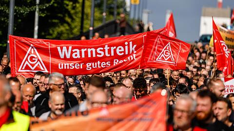 Protest gegen den Sparkurs bei Mercedes-Benz. (Archivbild)