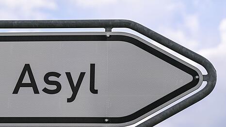 KI soll k&uuml;nftig in Deutschland die Bearbeitung von Asyl-, Visum- und aufenthaltsrechtlichen Antr&auml;gen beschleunigen. (Symbolbild)