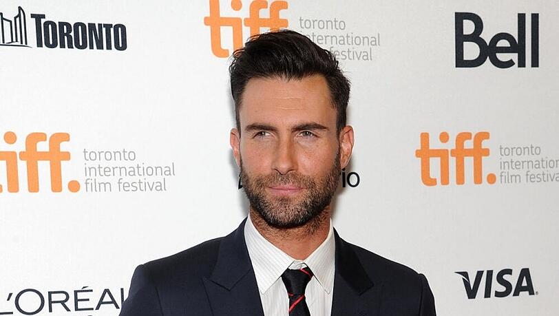 Die Frauen liegen ihm zu Füßen: Adam Levine Die Frauen liegen ihm zu Füßen: Adam Levine
