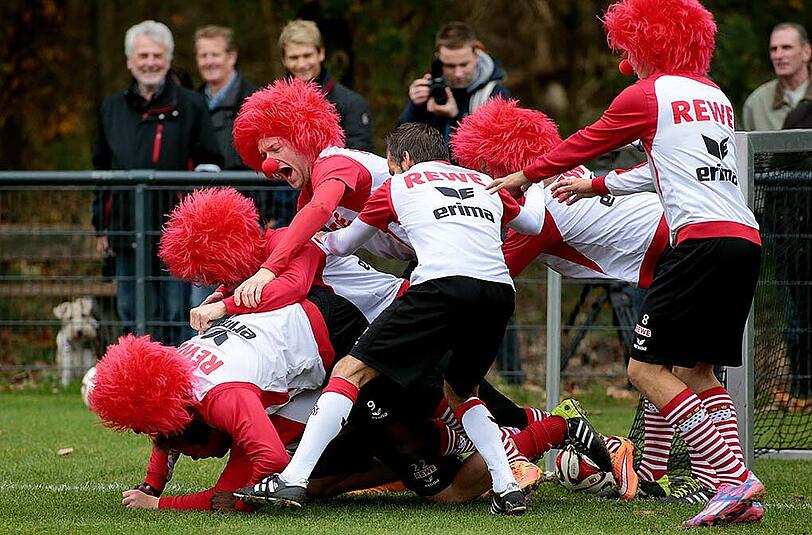 Sind die jeck? Der 1. FC Köln will ein offizieller Karnevalsverein werden.