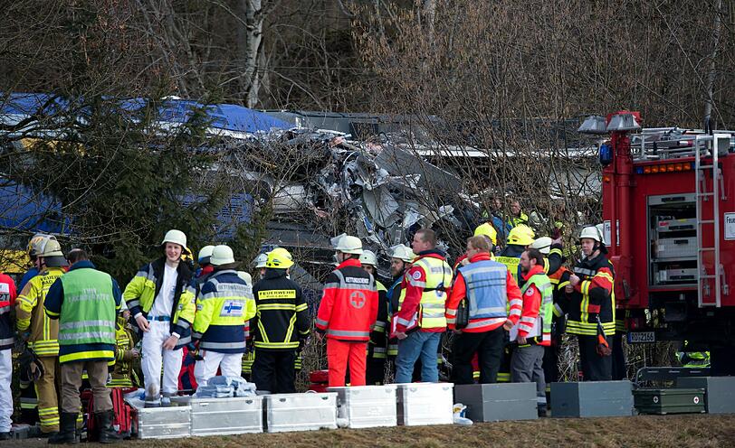 Am 9. Februar kam es bei Bad Aibling zum Zusammenstoß zweier Meridian-Züge. Elf Menschen starben. Die Bilder von der Unglücksstelle.