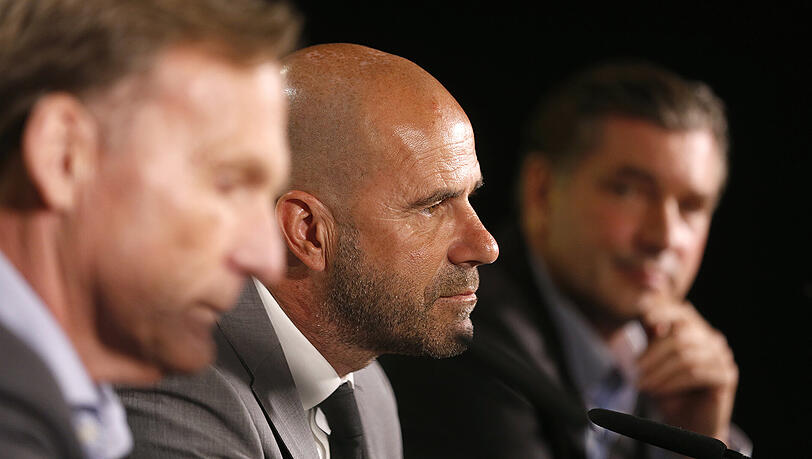BVB-Geschäftsführer Hans-Joachim Watzke, der neue BVB-Cheftrainer Peter Bosz und BVB-Manager Michael Zorc bei der offiziellen Vorstellung des Nachfolgers von Thomas Tuchel (von links). BVB-Geschäftsführer Hans-Joachim Watzke, der neue BVB-Cheftrainer Peter Bosz und BVB-Manager Michael Zorc bei der offiziellen Vorstellung des Nachfolgers von Thomas Tuchel (von links).