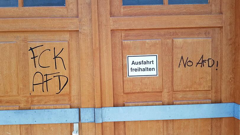 Wüste Beschimpfungen und Angst vor Gentrifizierung: In Giesing haben am 14. Oktober 2018 rund 30 Vandalen ihren Unmut an Häuser in der Aignerstraße, Alpenrosenstraße und am Alpenplatz geschmiert.