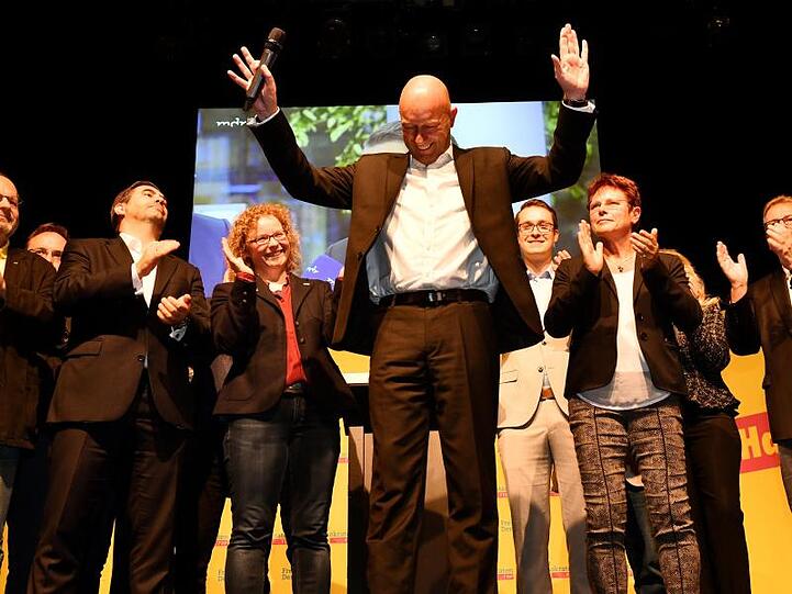 Jetzt hat er es tatsächlich geschafft: FDP-Spitzenkandidat Thomas Kemmerich bei der FDP-Wahlparty nach der Bekanntgabe der ersten Ergebnisse.