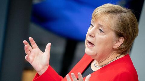 Bundeskanzlerin Angela Merkel spricht im Bundestag während der Generaldebatte zum Bundeshaushalt 2020.