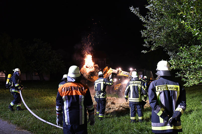 Das Feuer zerstörte die Scheune eines Dreiseithofs in Oberrammelsberg in der Gemeinde Wurmsham.