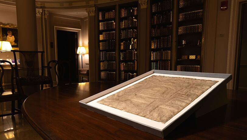 Die von Trump bedrängte Uni Harvard hat nun ein Original der Magna Carta, die besagt, dass kein König über dem Recht steht.