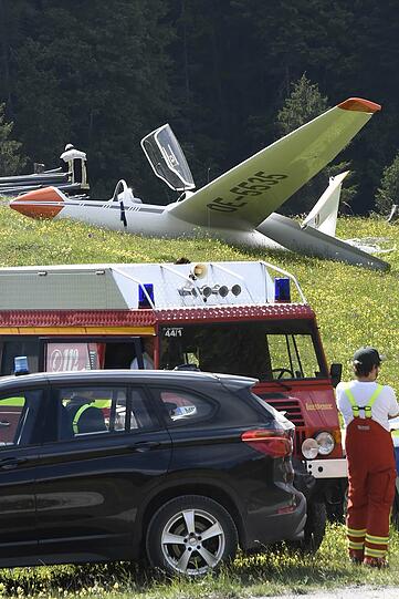Im Gebirgstal Valepp legte ein Segelflugzeug eine Bruchlandung hin.