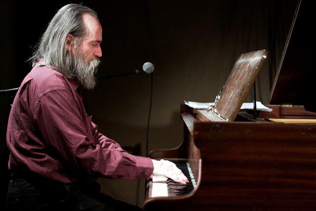 Fast andächtig am Klavier: Lubomyr Melnyk.