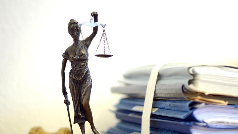 Eine modellhafte Nachbildung der Justitia. Foto: Volker Hartmann/Archivbild Eine modellhafte Nachbildung der Justitia. Foto: Volker Hartmann/Archivbild