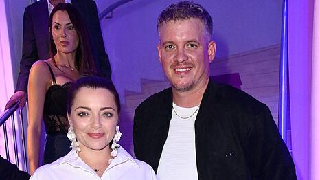 Anne Menden und Gustav Masurek stehen kurz vor der Geburt ihres Kindes.