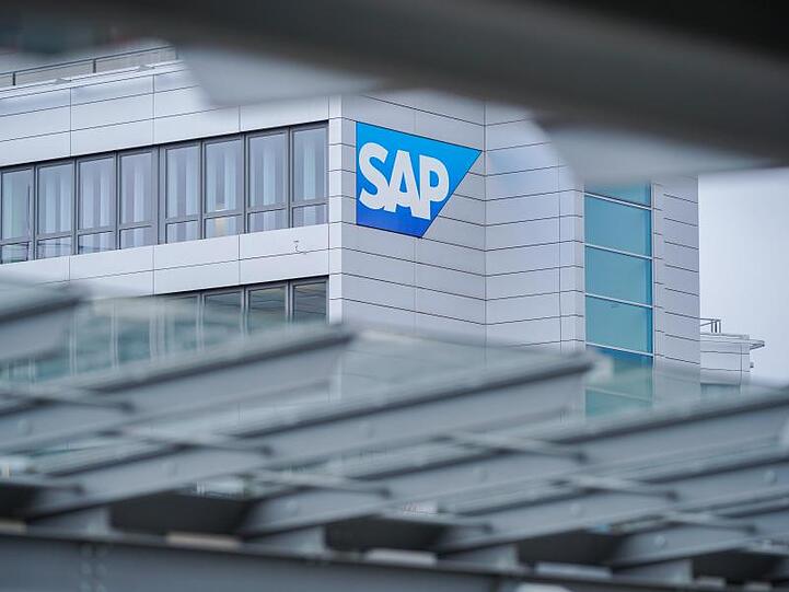 SAP beschäftigte zuletzt weltweit 98.300 Mitarbeiter. Zum Jahresende sollen es aber trotz der Abfindungen mehr sein.