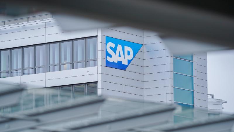 SAP beschäftigte zuletzt weltweit 98.300 Mitarbeiter. Zum Jahresende sollen es aber trotz der Abfindungen mehr sein. SAP beschäftigte zuletzt weltweit 98.300 Mitarbeiter. Zum Jahresende sollen es aber trotz der Abfindungen mehr sein.
