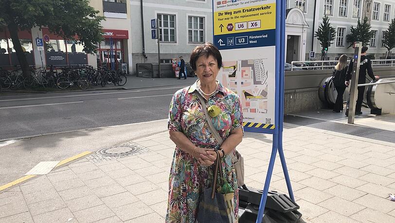 Gabi L. wohnt am Goetheplatz und ist auf den Ersatzverkehr angewiesen. Sie wünscht sich mehr Busse. Gabi L. wohnt am Goetheplatz und ist auf den Ersatzverkehr angewiesen. Sie wünscht sich mehr Busse.