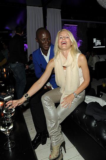 Model Papis Loveday unterhielt sich mit der Damenwelt, einmal mit Sonja Kiefer,...