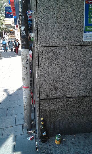 Müll in der Goethestraße: Ein paar Abfallbehälter würden hier vielleicht nicht schaden.