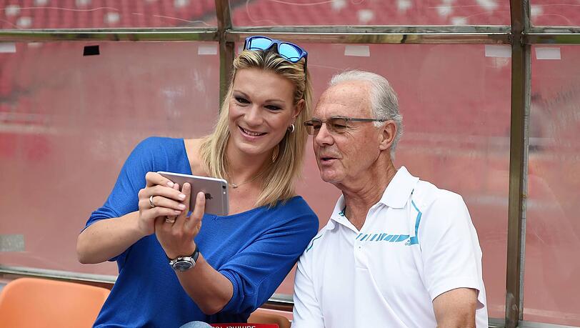 Beeindruckt: Maria Höfl-Riesch (l.) mit Franz Beckenbauer.