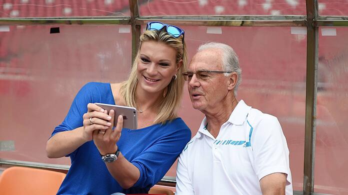Beeindruckt: Maria Höfl-Riesch (l.) mit Franz Beckenbauer.