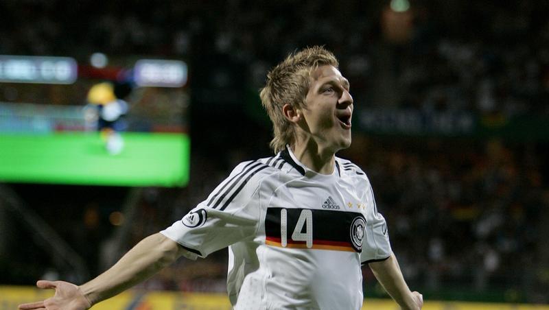 Tor für Deutschland - bald für den FC Bayern? Mit Marko Marin (19), dem Dribbelkünstler, beschäftigen sich die Bayern-Bosse schon lange. Tor für Deutschland - bald für den FC Bayern? Mit Marko Marin (19), dem Dribbelkünstler, beschäftigen sich die Bayern-Bosse schon lange.