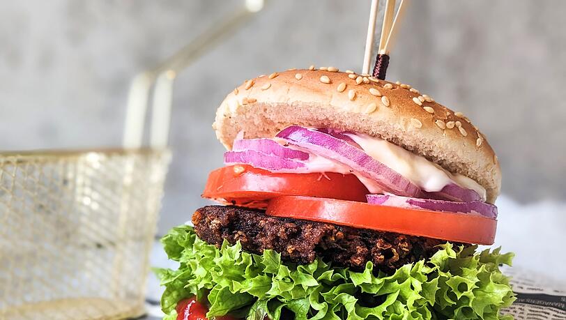 In der EU d&uuml;rfen vegetarische Produkte ohne Fleisch weiter als "Veggie-Burger" verkauft werden. (Symbolbild)
