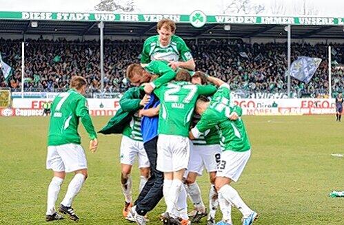 Am Samstag soll wieder gejubelt werden: Mit Kleeblatt-Kapitän Thomas Kleine ganz oben.