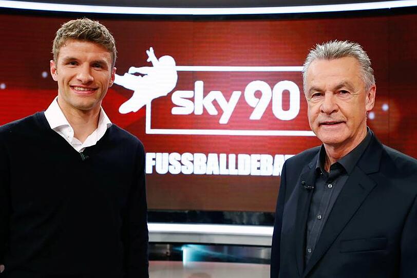 Diskutierten am Sonntagabend bei "Sky90": Bayern-Profi Thomas Müller (l.) und Ex-Bayern-Trainer Ottmar Hitzfeld. Foto: Sky/Rupp