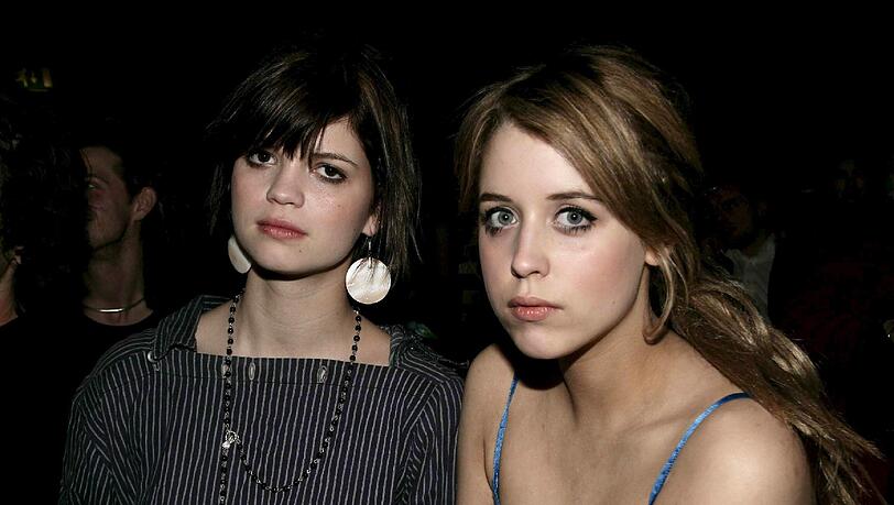 2006: Bereits früh interessieren sich die Geldof-Geschwister Pixie (l.) und Peaches (r.) für Mode. 2006: Bereits früh interessieren sich die Geldof-Geschwister Pixie (l.) und Peaches (r.) für Mode.