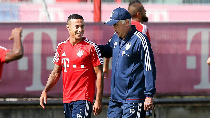 Coach Ancelotti kann wieder auf Mittelfeldspieler Thiago zurückgreifen.