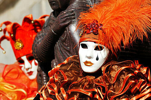 Kunstvolle Masken faszinieren beim Karneval in der Lagunenstadt (Foto: FVA)