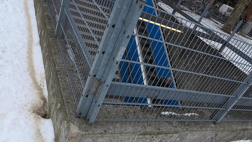 Am Marienhof – beziehungsweise darunter – haben es sich die Ratten gemütlich gemacht. Am Marienhof – beziehungsweise darunter – haben es sich die Ratten gemütlich gemacht.
