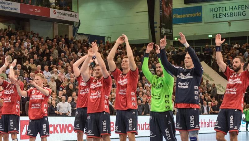 Die Flensburger Handballer feiern den Sieg über die Rhein-Neckar Löwen. Die Flensburger Handballer feiern den Sieg über die Rhein-Neckar Löwen.