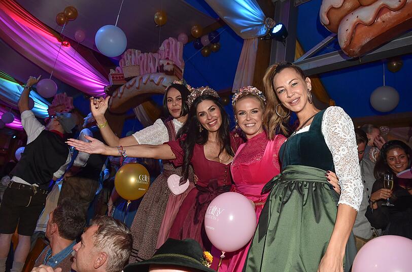 Sandy Meyer-Wölden (vorne rechts) hatte Spaß mit Natalia Yegorova, Jeannette Graf und Carolin Henseler.