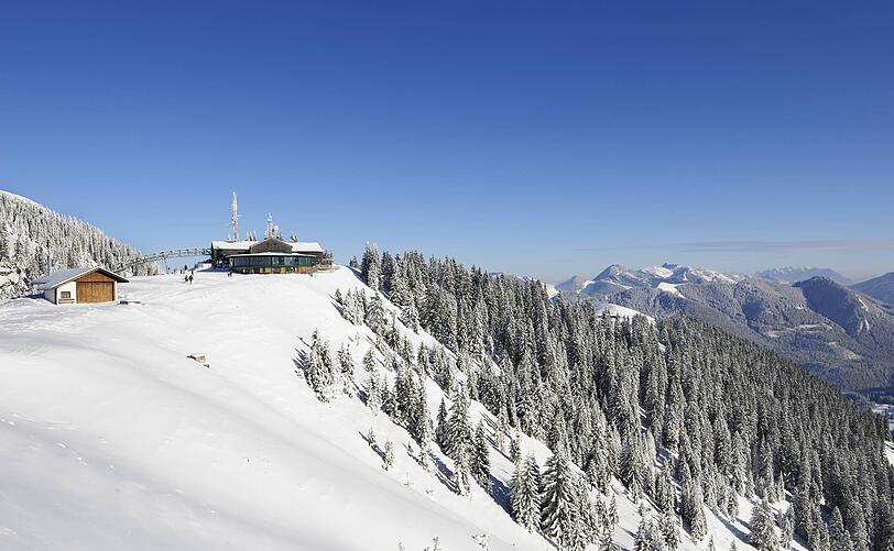 Das Panoramarestaurant liegt eingebettet in die Natur. Das Panoramarestaurant liegt eingebettet in die Natur.