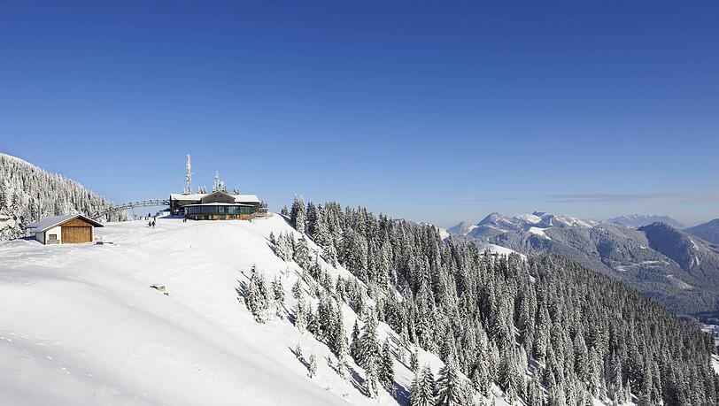Das Panoramarestaurant liegt eingebettet in die Natur. Das Panoramarestaurant liegt eingebettet in die Natur.