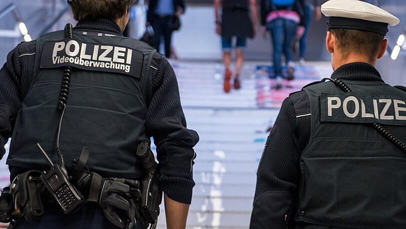 Der Mann war laut Bundespolizei "zun&auml;chst nicht ansprechbar" und kam zur weiteren medizinischen Versorgung in ein M&uuml;nchner Klinikum. (Symbolbild)