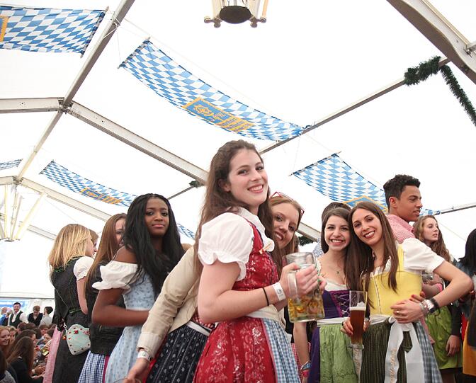 Selten ist eine Veranstaltung in Harlaching so umstritten gewesen wie das diesjährige Burschenfest. Die AZ hat sich selber ein Bild gemacht.