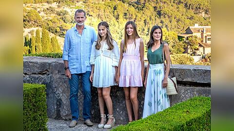König Felipe VI. mit seinen beiden Töchtern, Prinzessin Leonora und Sofia, und seiner Frau Königin Letizia (v.l.n.r).