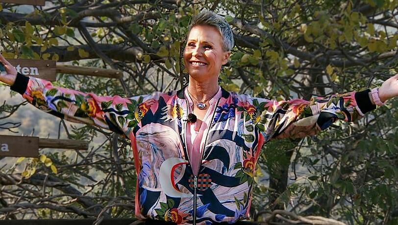 Wer sich das Dschungel-Gefühl nach Hause holen und auch noch etwas Gutes tun möchte, kann Sonja Zietlows bunte Outfits ersteigern. Wer sich das Dschungel-Gefühl nach Hause holen und auch noch etwas Gutes tun möchte, kann Sonja Zietlows bunte Outfits ersteigern.