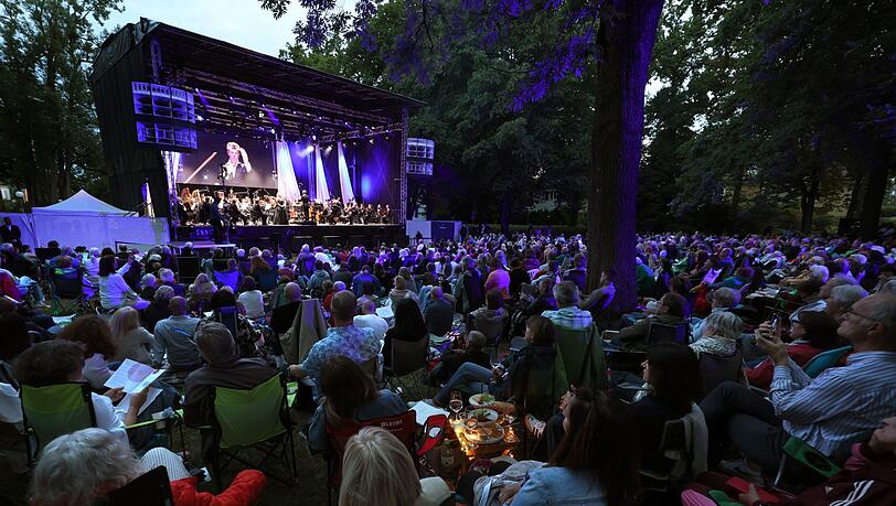 Beim ersten Konzert hatten die Zuschauer noch Glück mit dem Wetter.