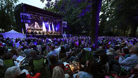 Beim ersten Konzert hatten die Zuschauer noch Glück mit dem Wetter.