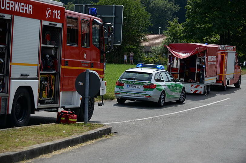 Schwerer Unfall am Bahnübergang St. Georgen: Zwei Autos sind so heftig aneinander gekracht, dass sich ein Pkw überschlug und auf dem Dach liegen blieb. Die Bilder...