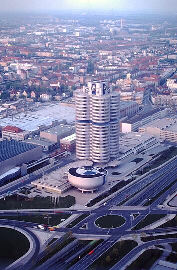 Blick auf das BMW-Gelände vom Olympiaturm aus.