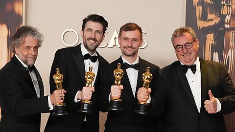 Gerd Nefzer (ganz rechts) mit seinen Co-Preisträgern Paul Lambert, Stephen James und Rhys Salcombe (v.l.n.r.).